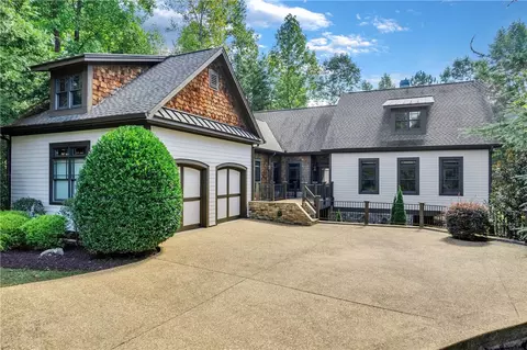 83 Wards Pond Way, Toccoa, GA 30577