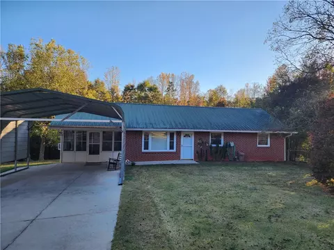 949 Avondale Dr, Seneca, SC 29672