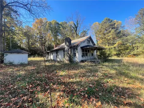 691 Campbell Town Rd, Walhalla, SC 29691