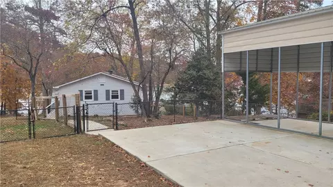 519 Lake Shore Dr, Iva, SC 29655