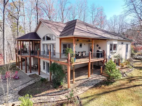 104 Moselle Dr, Seneca, SC 29672