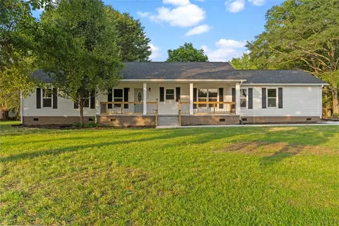 21 K L Wood Ln, Gray Court, SC 29645