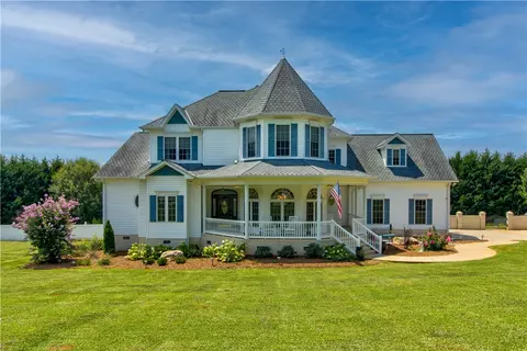 515 Albatross Rd, Easley, SC 29640 photo 2