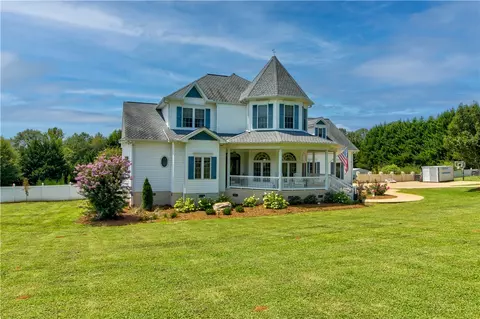 515 Albatross Rd, Easley, SC 29640