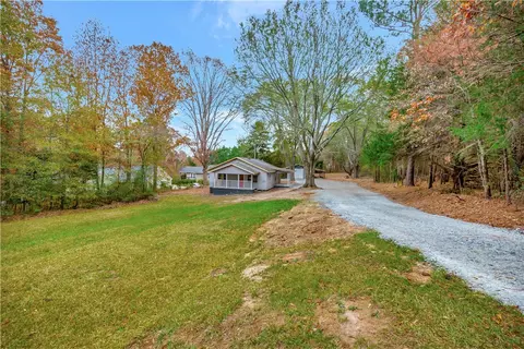 225 Jones Kinder Dr, Seneca, SC 29672