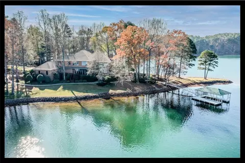 152 S Oak Pointe Dr, Seneca, SC 29672