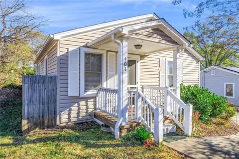 101 S Laurel St, Walhalla, SC 29691