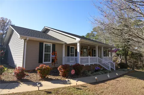 306 Stratford Dr, Seneca, SC 29678