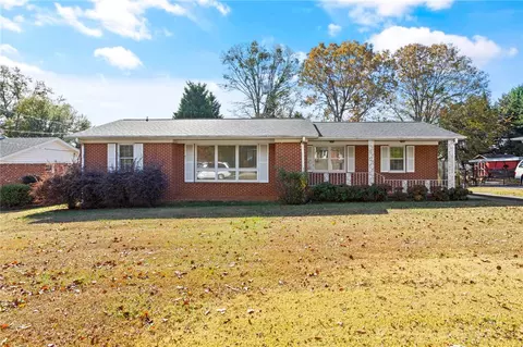 109 Chestnut Ave, Greer, SC 29651