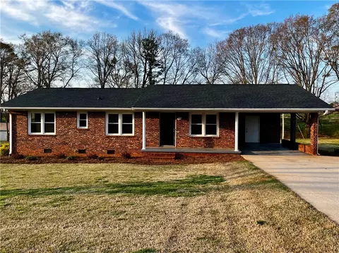 517 Williams Farm Rd, Westminster, SC 29693