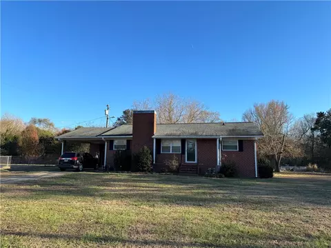 107 Richards St, Iva, SC 29655