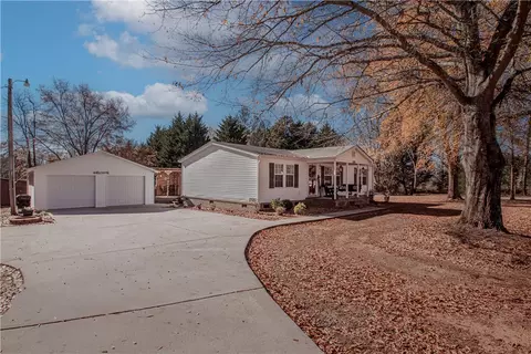 3306 Six And Twenty Rd, Pendleton, SC 29670