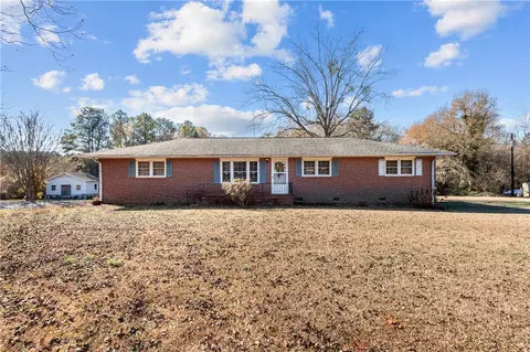2306 Mountain Creek Church Rd, Starr, SC 29684