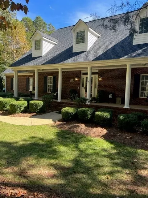 2001 Manila Dr, Seneca, SC 29672