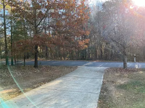 303 Horseshoe Rd, Central, SC 29630