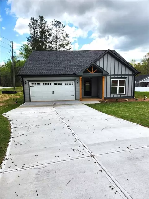 17 N Point Cir, Hartwell, GA 30643