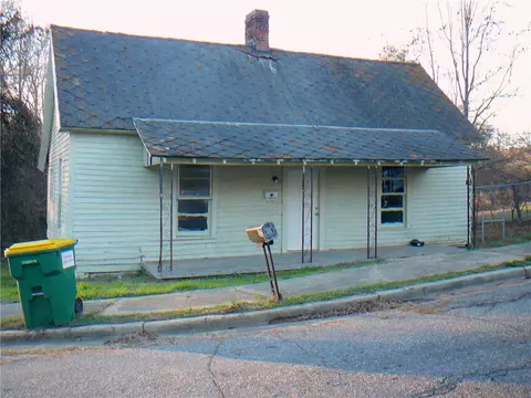 302 Sirrine St, Honea Path, SC 29654