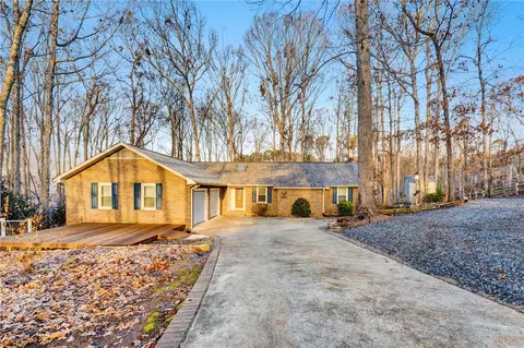 1046 Ladys Ln, Anderson, SC 29621
