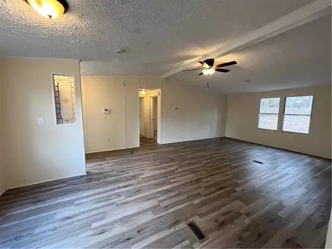105 Chantilly Cir, Starr, SC 29684 photo 4