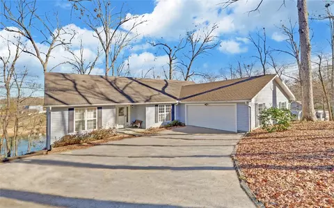 486 Mockingbird Ln, Hartwell, GA 30643