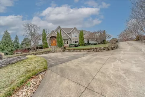 14 Grosbeak Way, Landrum, SC 29356