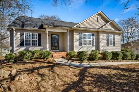 12 Bluff Point Ct, Greenville, SC 29605