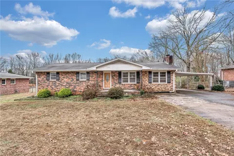 209 Englewood Cir, Starr, SC 29684