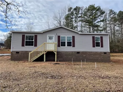 102 Lodge Rd, Pendleton, SC 29670
