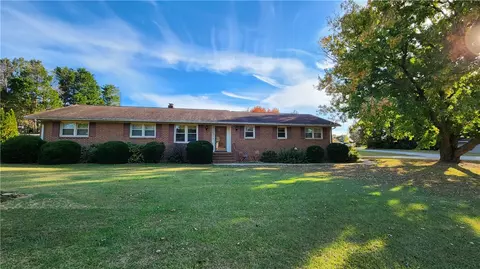 207 Stonehaven Dr, Anderson, SC 29625