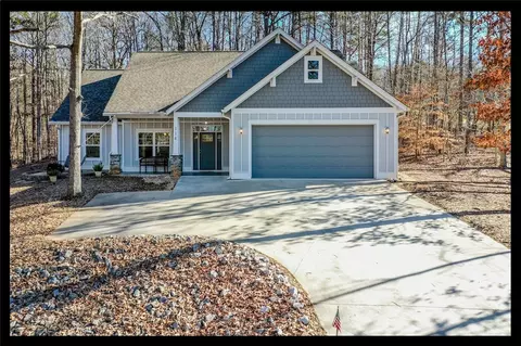 114 N Hogan Dr, Westminster, SC 29693