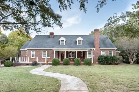 318 Gassaway St, Central, SC 29630