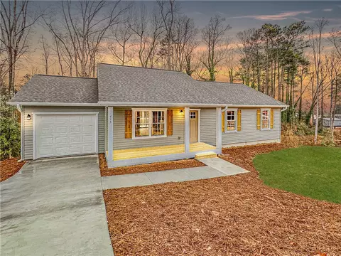415 Sherwood Dr, Seneca, SC 29678