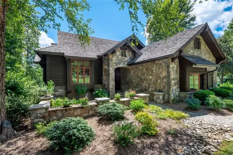 407 Crossbill Ct, Salem, SC 29676