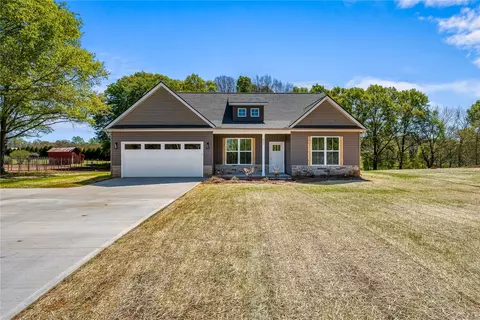 822 Broadway School Rd, Belton, SC 29627