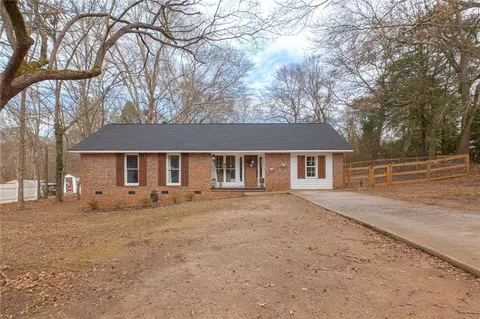 503 Forest Hills Dr, Williamston, SC 29697