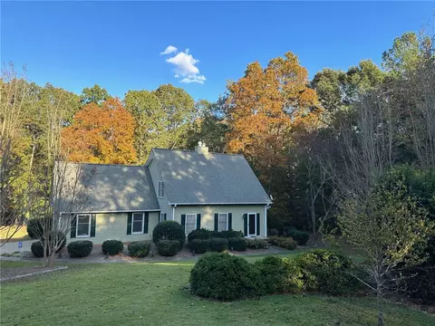 107 Harbour Point Dr, Anderson, SC 29626