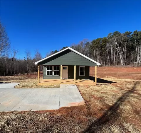 1075 Pickett Post Rd, Walhalla, SC 29691