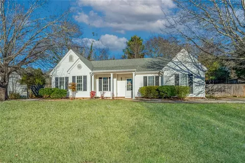 330 Weeping Willow Dr, Seneca, SC 29672