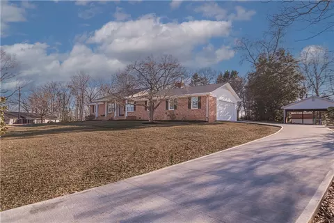320 Crosswell School Rd, Easley, SC 29640 photo 2
