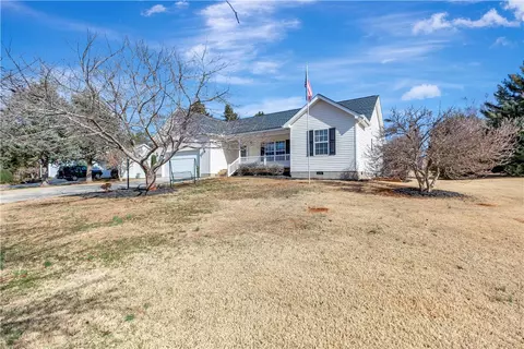 482 Chetola Rd, Seneca, SC 29678