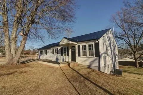 301 S Pine St, Walhalla, SC 29691