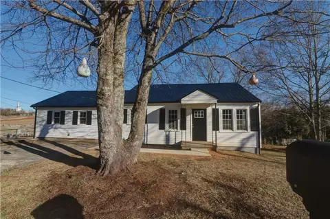301 S Pine St, Walhalla, SC 29691 photo 2