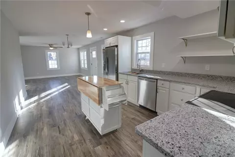 301 S Pine St, Walhalla, SC 29691 photo 3
