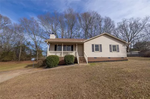 112 Kennemore St, Central, SC 29630