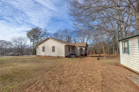 112 Kennemore St, Central, SC 29630 photo 2
