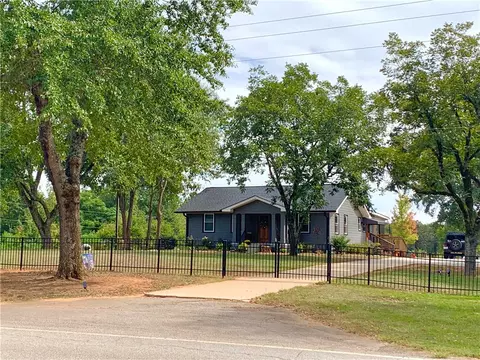 1313 Agnew Rd, Starr, SC 29684