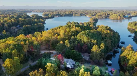 1921 Hampton Shores Dr, Seneca, SC 29672