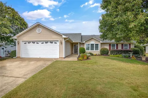 9 Windcrest Dr, Greenville, SC 29615