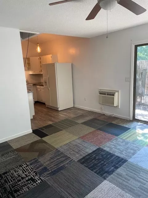 125 Maple St #101, Pendleton, SC 29670 photo 2