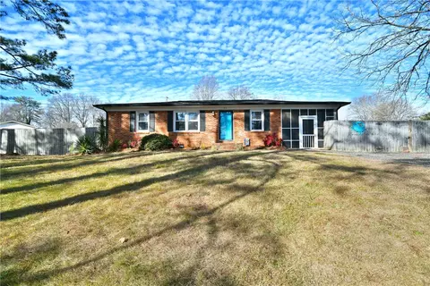 120 Belmont Cir, Easley, SC 29642